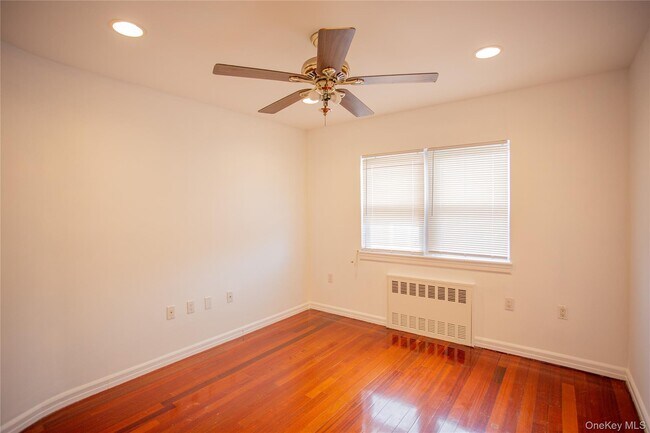 Building Photo - 540 E Chester St