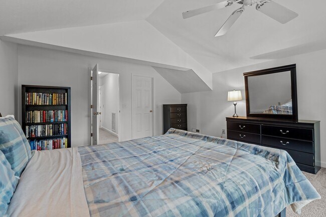 Building Photo - 802 N Poplar St