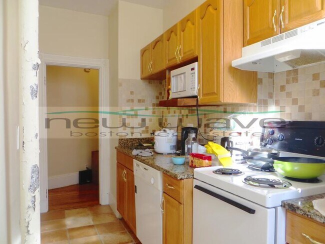 Building Photo - 82 Saint Stephen St