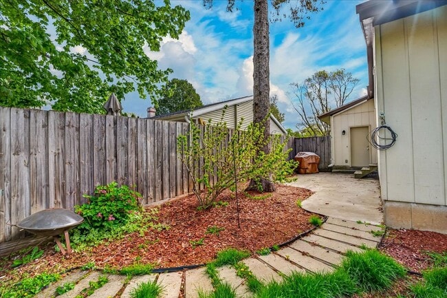 Building Photo - 1806 Golden Oak Ln