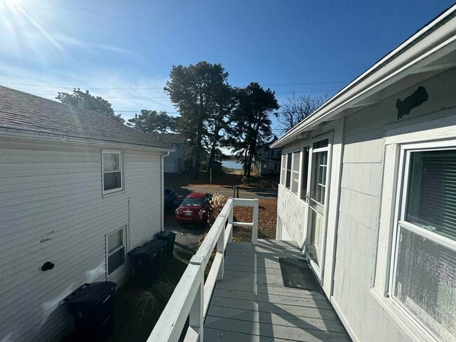 Building Photo - 157 Hills Beach Rd