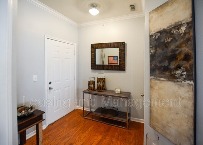 Building Photo - 130 River Landing Dr