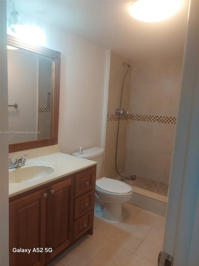 Building Photo - 14421 N Kendall Dr
