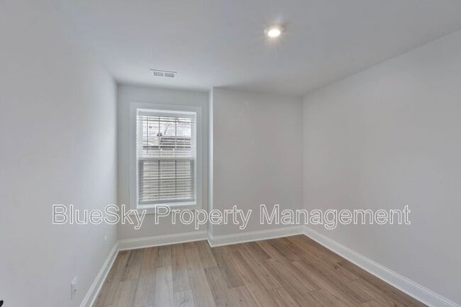 Building Photo - 112 4th St NE