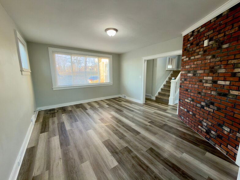 Building Photo - 413 Sinton Ave