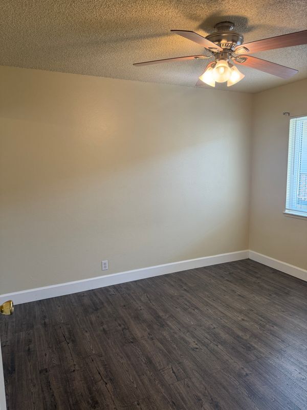 Building Photo - 1099 Roewill Dr