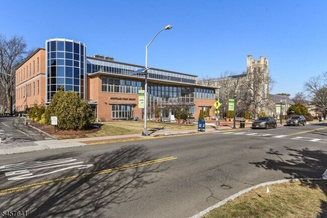 Building Photo - 55 S Fullerton Ave