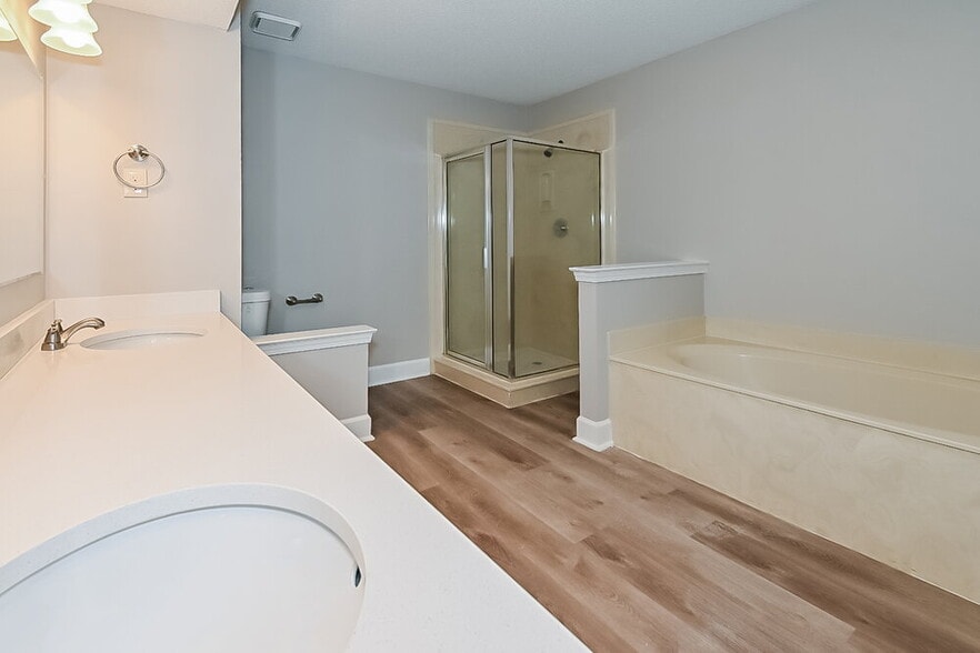 Building Photo - 822 White Pine Dr