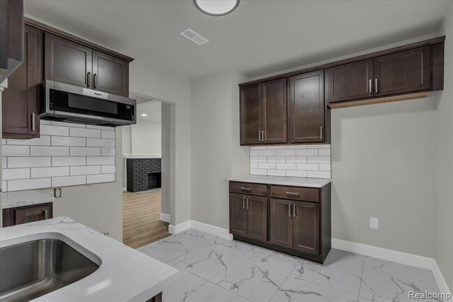 Building Photo - 14112 Mettetal St