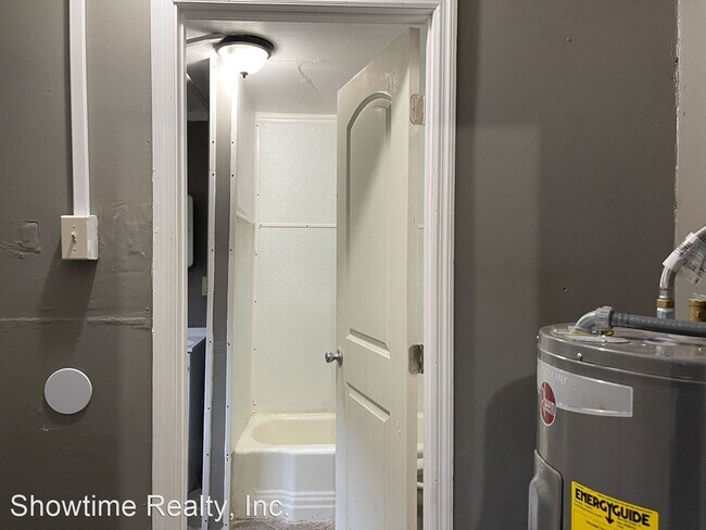 Building Photo - 1 br, 1 bath House - 2827 Waverly Ave. Unit A