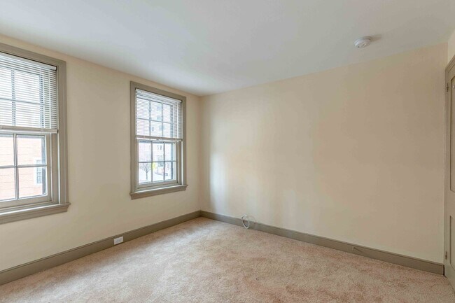 Building Photo - 2 bed/1 bath Townhome in WC Boro w/Off Street Parking