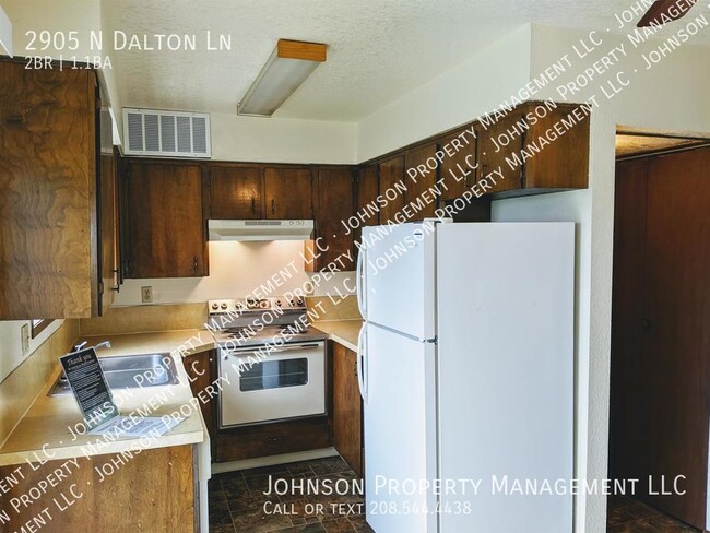 Building Photo - West Boise townhome style unit, two bath, ...