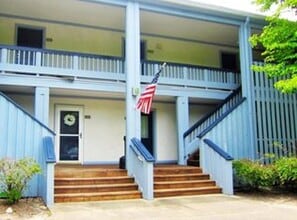 Building Photo - 1 BD/1.5BA Loft Condo Water & Electric Included