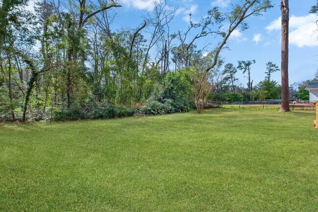 Building Photo - Freshly Remodeled 4 Bedroom 2 Bathroom Single Family Home.