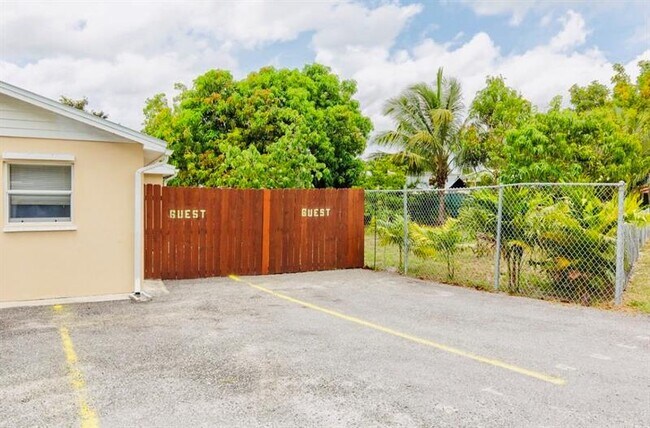 Building Photo - 279 Hach Ln