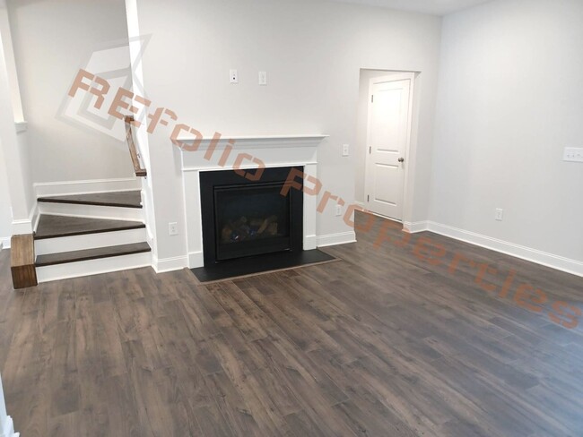 Building Photo - Gorgeous 3 Bedroom, 2.5 Bath,  1-Car Garag...