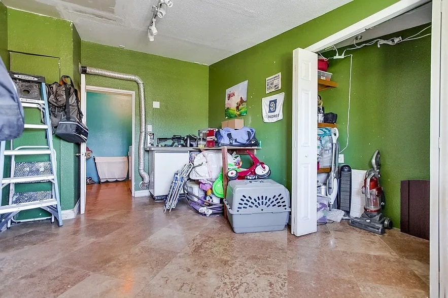 Building Photo - 6824 Harvala St