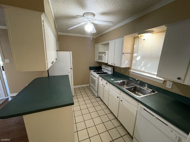 Building Photo - 3 br, 2 bath House - 3401 Briercliff Dr