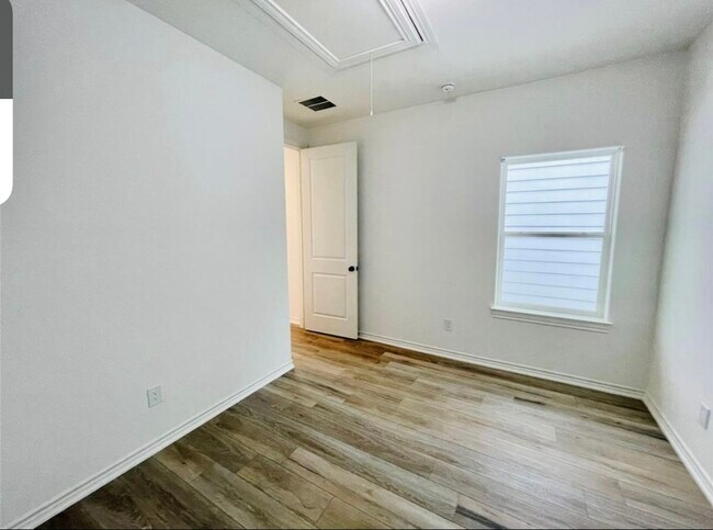 Building Photo - 3233 Real St