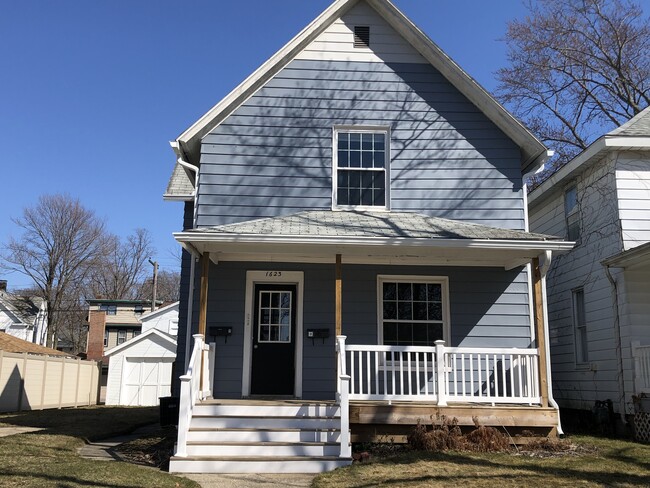 Building Photo - 1623 S State St