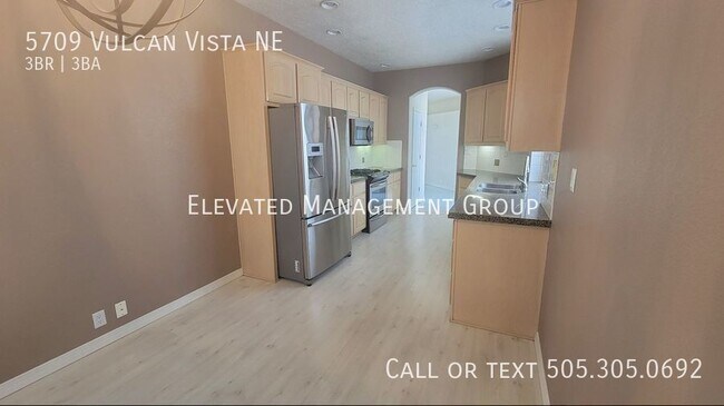 Building Photo - City and Mountain Views! The Aerie at High...