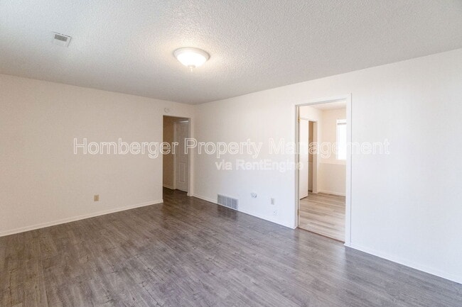Building Photo - 10309 N Hooper Rd