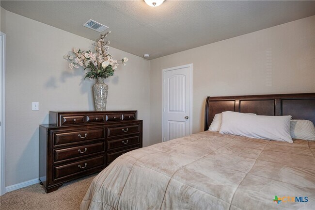 Building Photo - 5821 Roderick Dr
