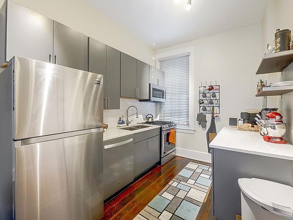Building Photo - Condo in Italianate building in Over-the-R...