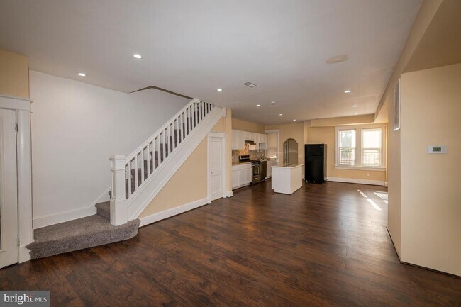 Building Photo - 3317 W Garrison Ave