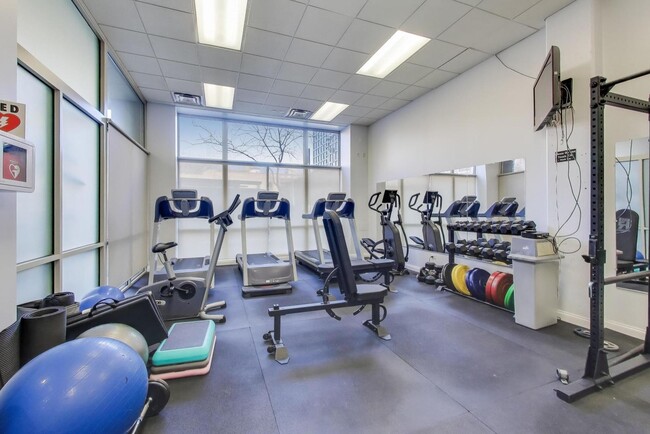 Building Photo - 1001 W Madison St