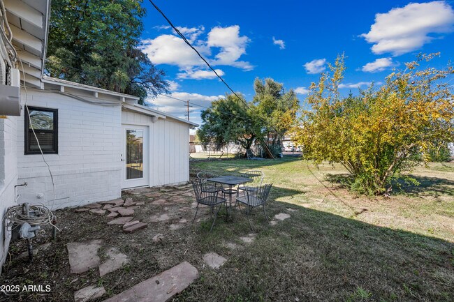 Building Photo - 1608 E Hudson Dr