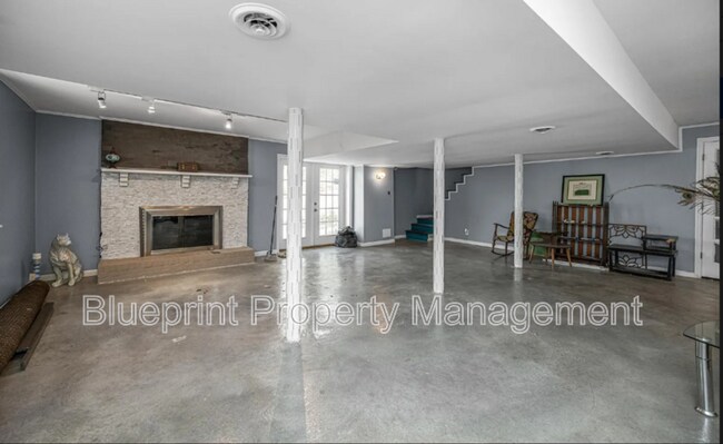 Building Photo - 4816 Lincrest Dr