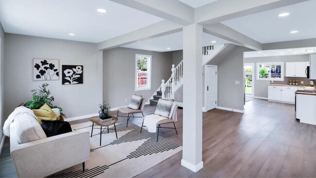 Building Photo - *FREE RENT FOR OCTOBER* Updated 3 bed/1.5 ...