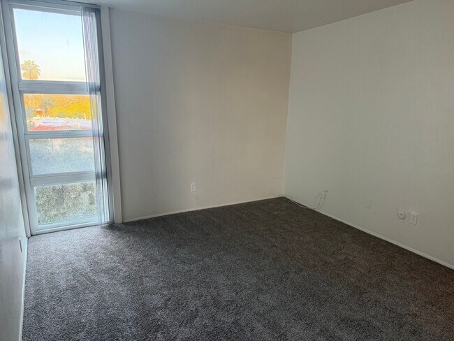 Building Photo - 3050 Rue D’Orleans