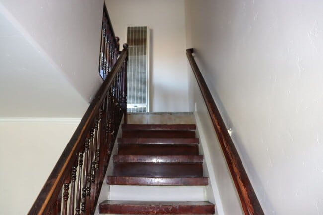 Building Photo - End unit 3 bedroom Townhouse Near Andrew H...