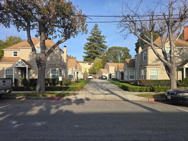 Building Photo - 1218 Bellevue Ave