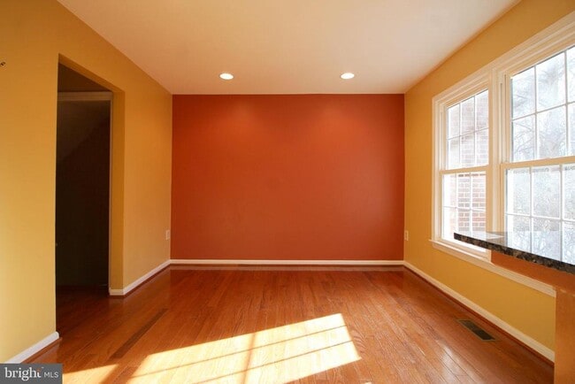 Building Photo - 8072 Sleepy View Ln