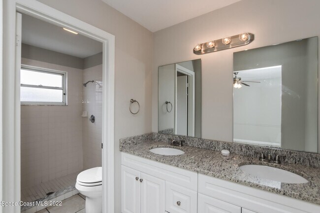 Building Photo - 304 Emerson Dr NW