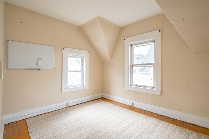 Building Photo - 459 Central St