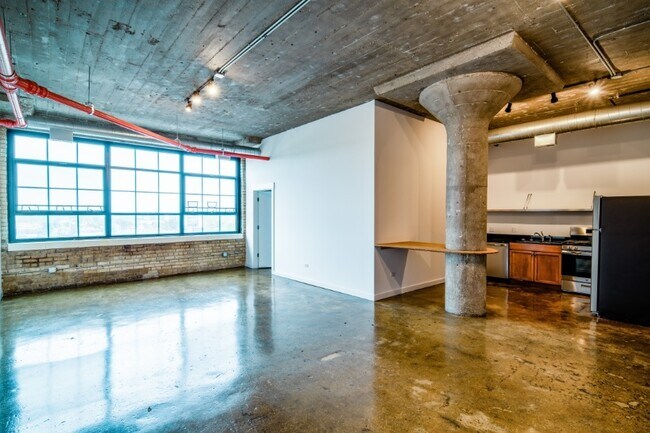 Building Photo - 2620 W Washington Blvd