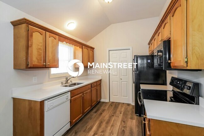 Building Photo - 3 Bedroom Pet-Friendly Home in GOODLETTSVILLE, TN with Main Street Renewal