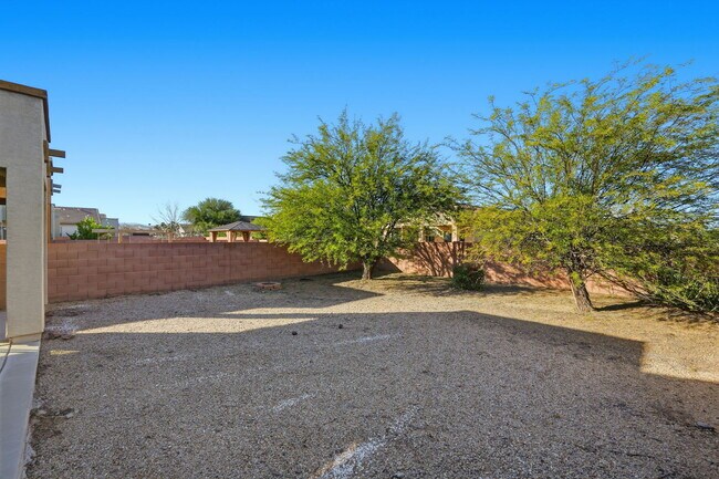 Building Photo - 907 E Catkins Pl