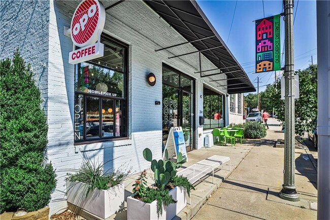 Building Photo - 732 S Candler St