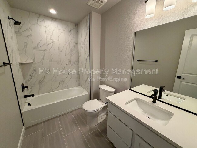 Building Photo - 2640 Brookstone Dr