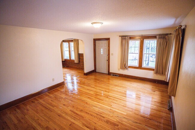 Building Photo - 3942 Torrance Dr