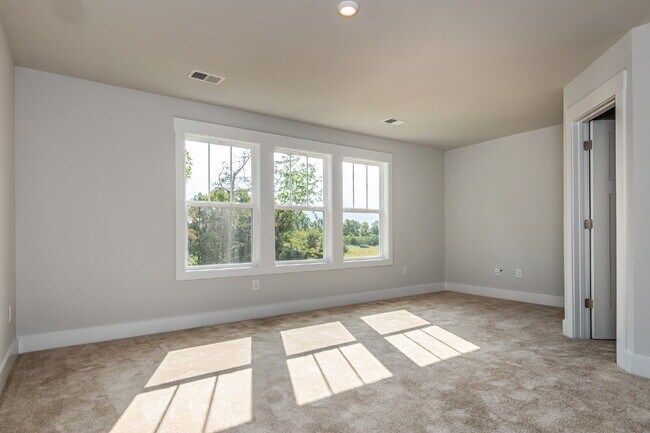 Building Photo - Elegant 3 Bedroom 2.5 Bathroom Townhome Near Downtown Greenville $1,850/mo rent