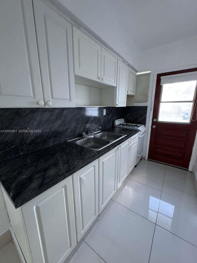 Building Photo - 635 83rd St