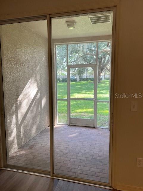 Building Photo - 1140 Hillhurst Dr