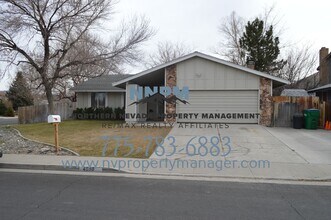 Building Photo - $2200 ~ 4 Bed ~ 2 Bath ~ Large Home on Corner lot off of S McCarren in Donner Springs Neighborhoo...