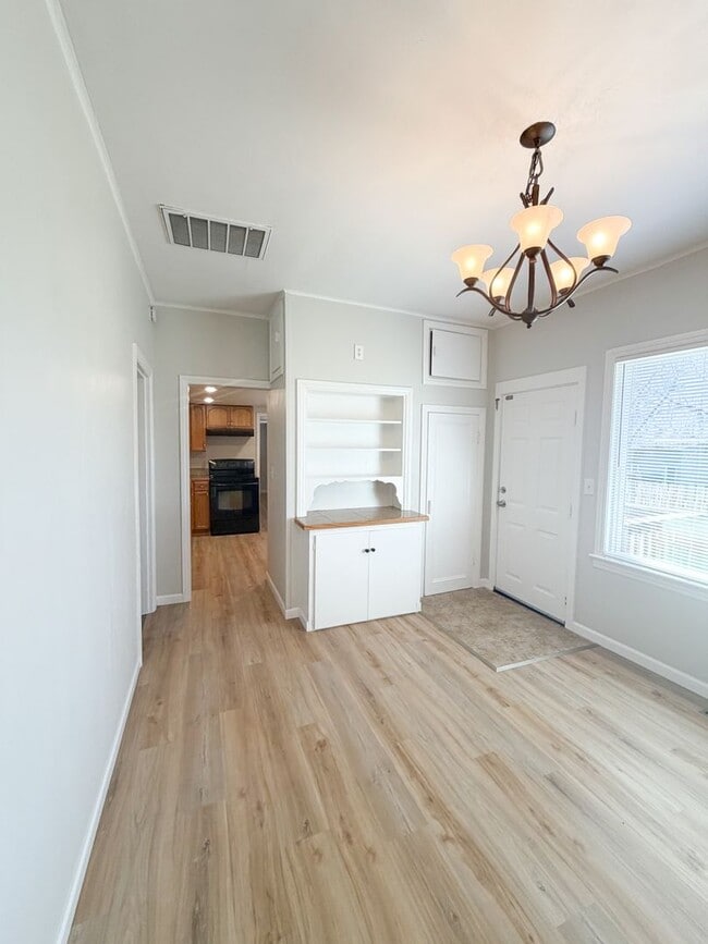 Building Photo - 2 BED, 1 BATH HOUSE